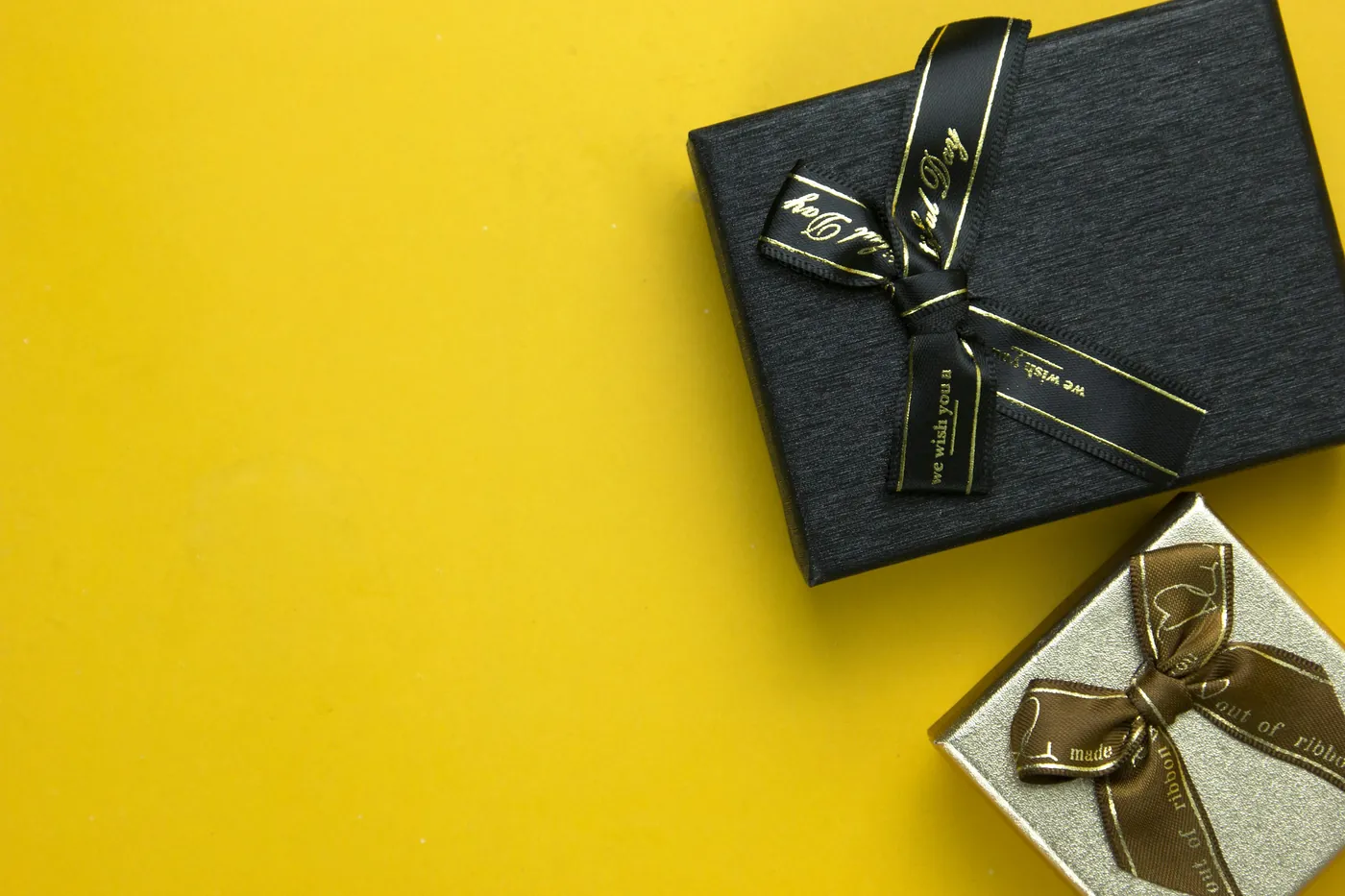 Cajas de regalo: referencia de presentación y empaque para regalos corporativos.