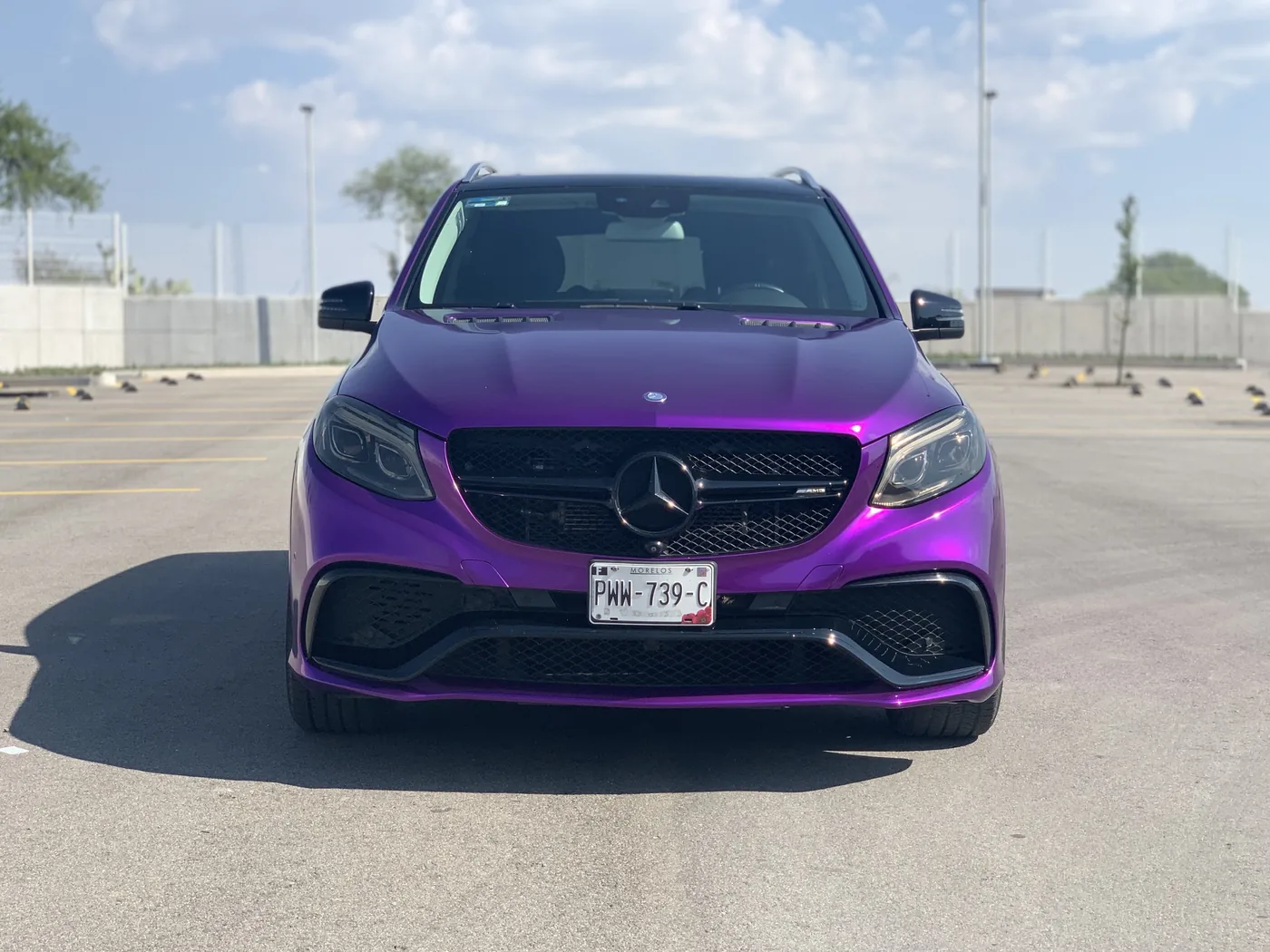 Mercedes-Benz GLE63 AMG con vinilo automotriz Candy Purple aplicado en Querétaro, México.